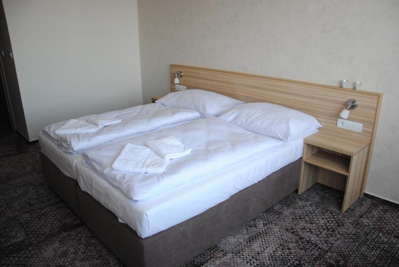 Hotel Labe Pardubice Exterior photo