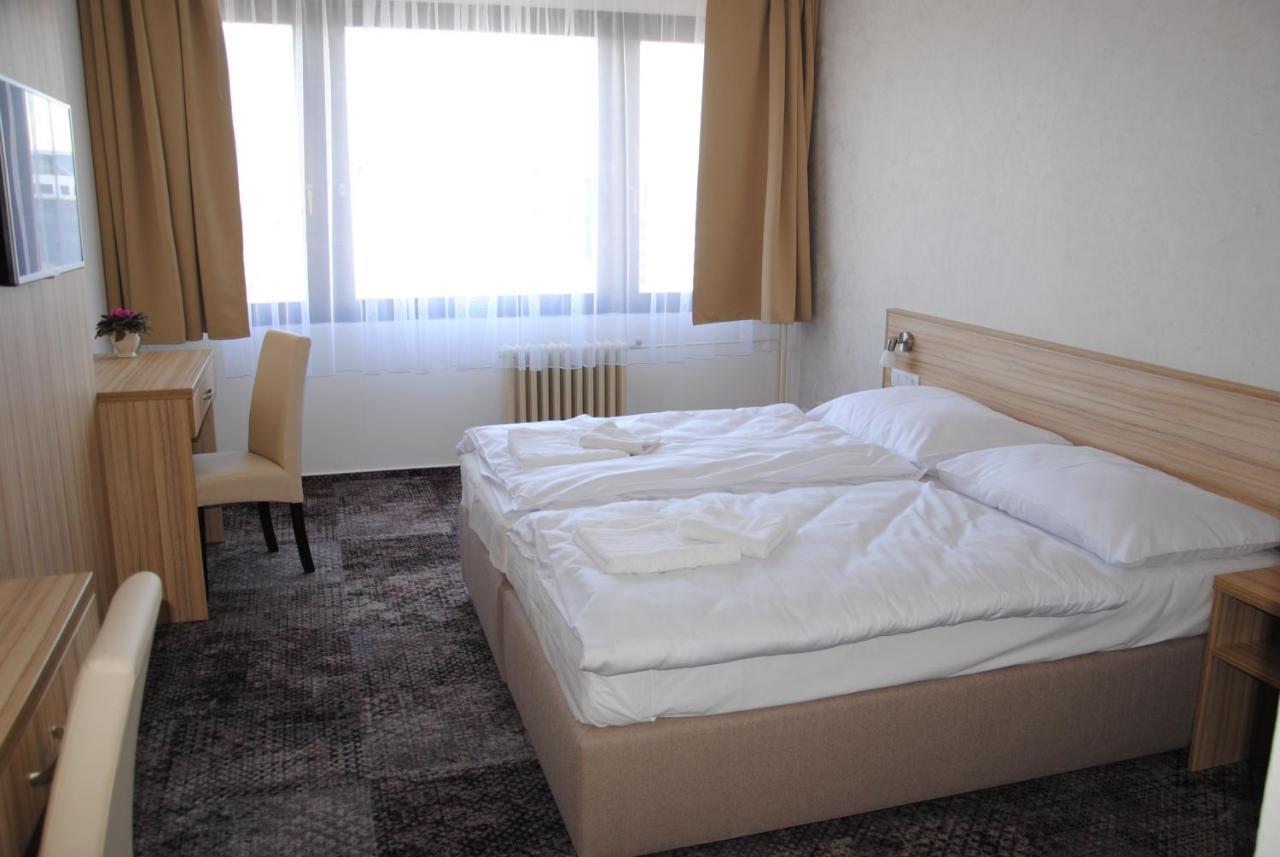 Hotel Labe Pardubice Exterior photo